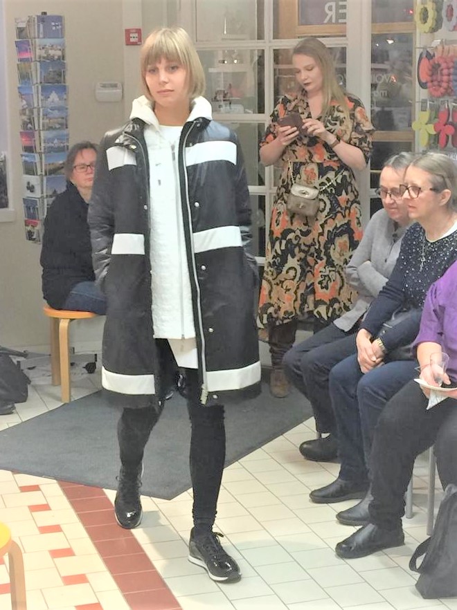 Trendy Daisy Jacket with White Liza jacket