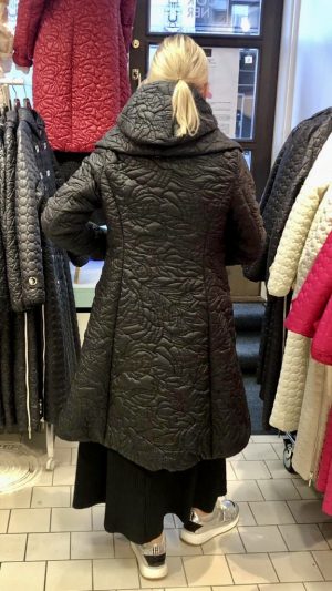 WILMA Black
Rose Garden Quilted Coat with shawl collar and detachable hood back