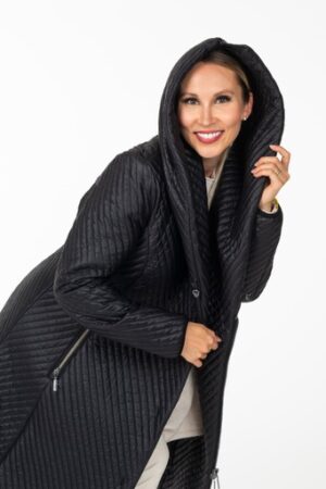 Linda quilted coat black hood on