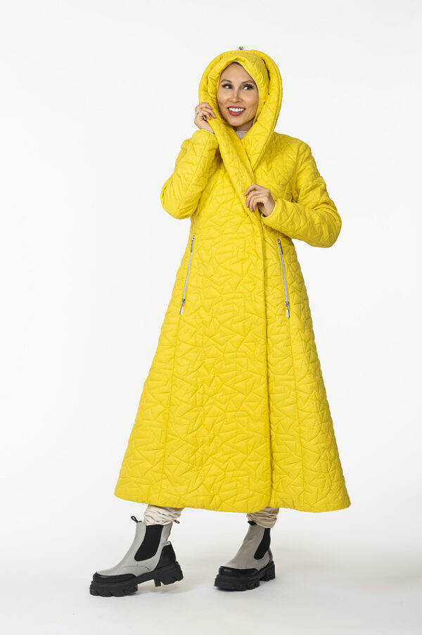QUEEN Yellow Quilted Coat with shawl collar and detachable hood - Image 7