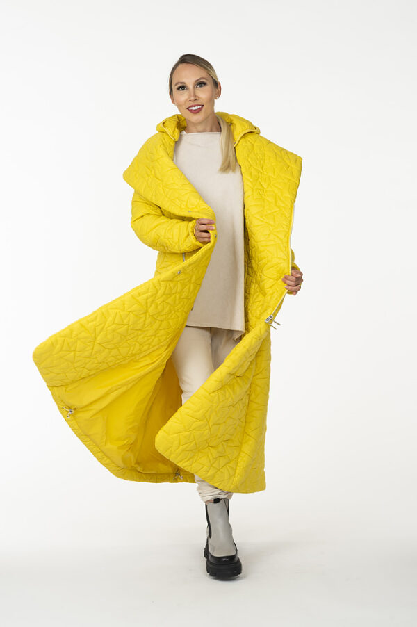 QUEEN Yellow Quilted Coat with shawl collar and detachable hood - Image 3
