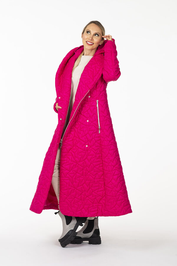 QUEEN Pink Sticks Quilted Coat with shawl collar and detachable hood - Image 3
