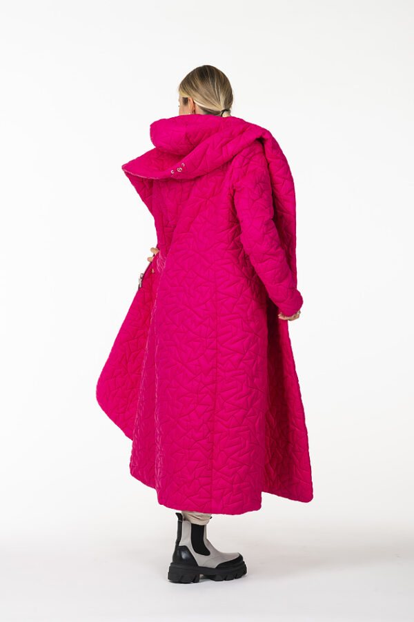 QUEEN Pink Sticks Quilted Coat with shawl collar and detachable hood - Image 5